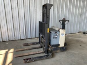 Prime Mover 3000lb Capacity Electric Straddle Stacker